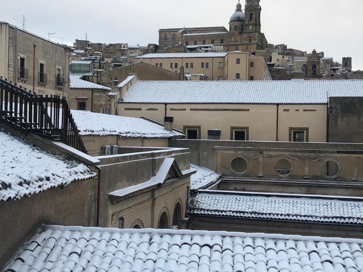 Il Piccolo Attico Bed & Breakfast Caltagirone Dış mekan fotoğraf